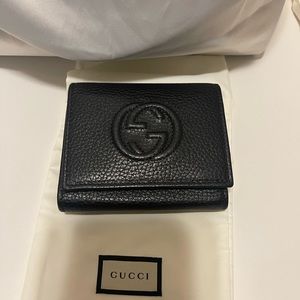 Gucci compact wallet.